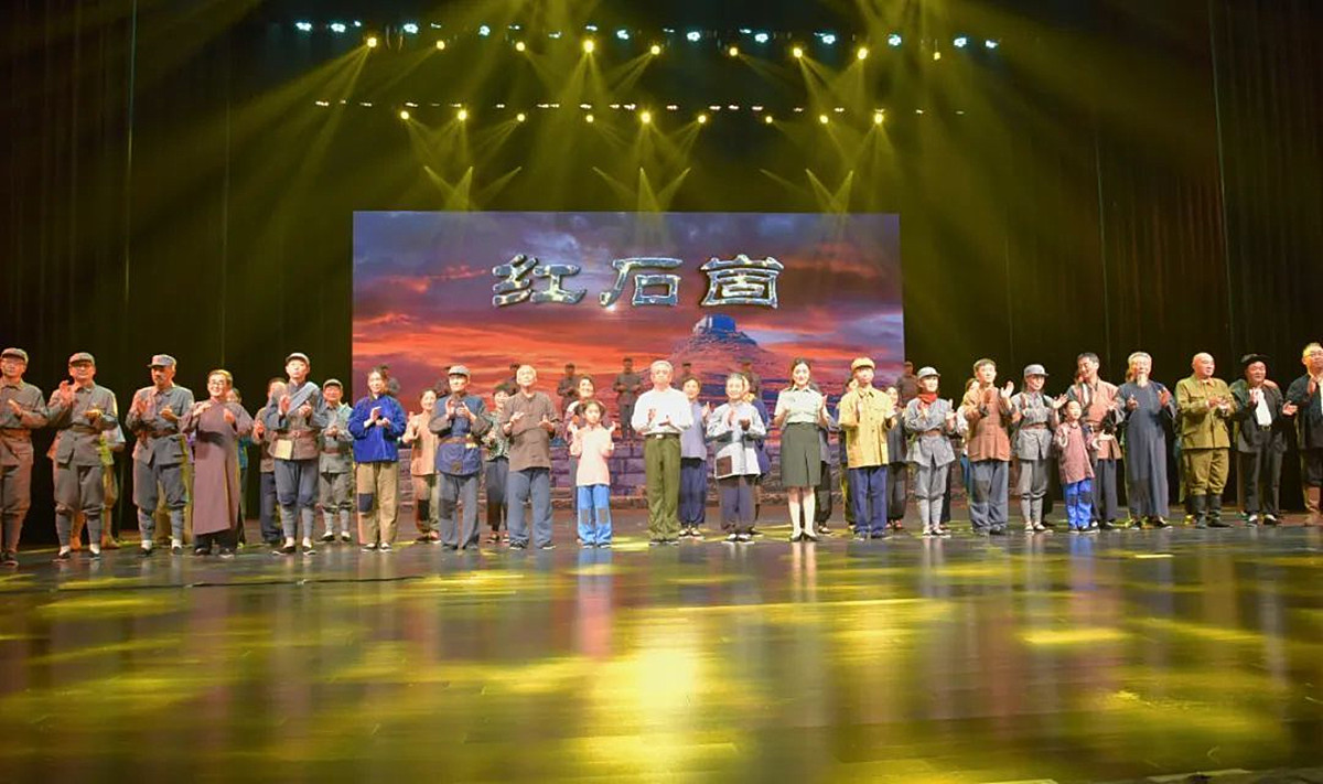 沂水县大型原创红色舞台剧《红石崮》震撼首演！